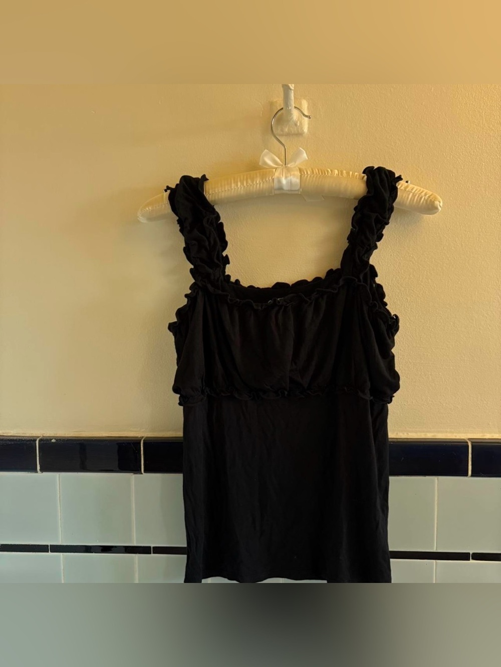 Hot Topic Black Ruffle-Shoulder Tank Top - Picture 2 of 3